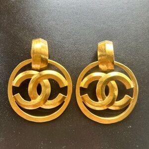 Chanel vintage XL CC gold plated vintage clip on earrings